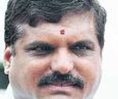 చిరుతో మంత్రి బొత్స గుసగుస