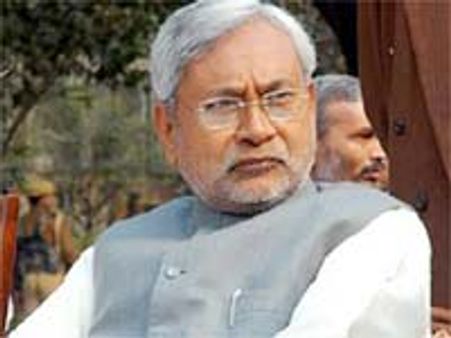 గ్రంథ చౌర్యం చిక్కుల్లో నితీష్