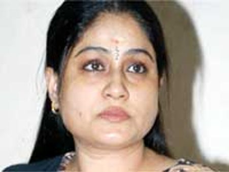 పార్టీలో చీలిక సృష్టి: విజయశాంతి