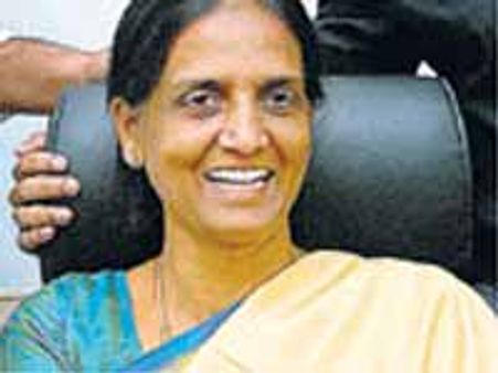 పోలీసు మంత్రిగా సబిత బాధ్యతలు