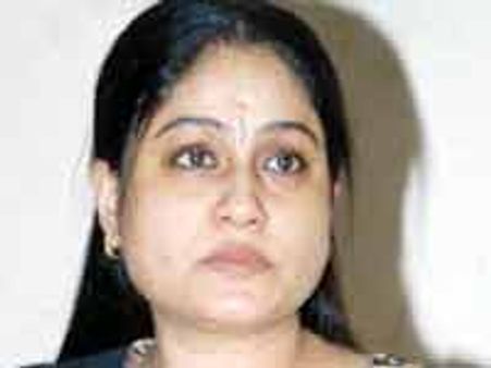 విజయశాంతి కనబడుట లేదు