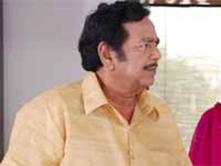 సిఎంను కలిసిన నటుడు గిరిబాబు