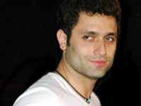 పనిమనిషిని రేప్ చేశా: షైనీ