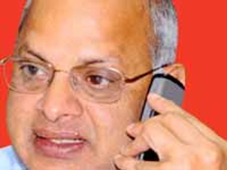 సివిఎస్కే శర్మకు హైకోర్టు జరిమానా