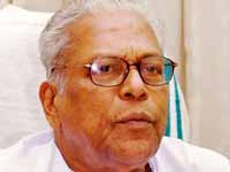 కేరళ సిఎం అచ్యుతానందన్ కు అస్వస్థత