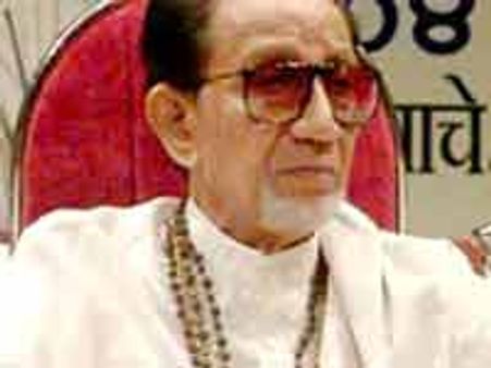 ఆస్పత్రిలో చేరిన బాల్ థాకరే