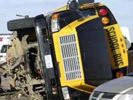 బడి బస్సు ...: 20 మందికి గాయాలు