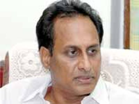 కొట్టించుకోవడం ఆమెకు మామూలే: దగ్గుబాటి