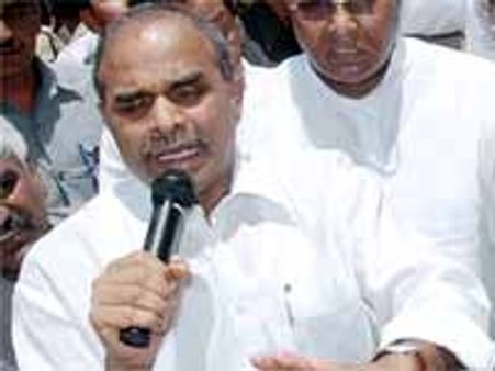 పేద కుటుంబాలను ఆదుకుంటాం: సిఎం