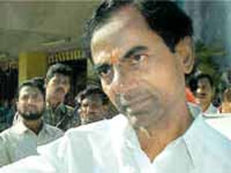 కెసీఆర్ కు ఆంధ్రాయే ఇష్టమా?