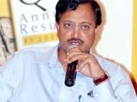 జైల్లో 'రాజు' సామ్రాజ్యం