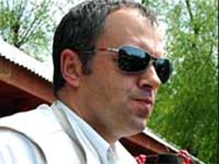 సిబిఐ ఒమర్ కొమ్ము కాస్తోంది: ముఫ్తీ