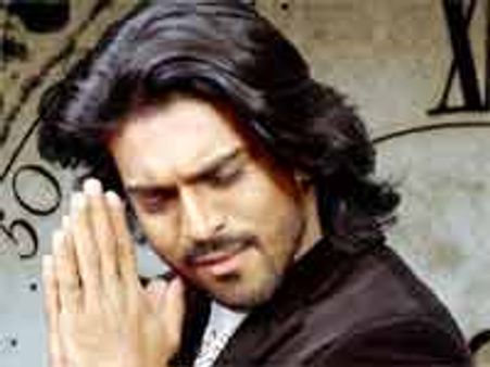 'మగధీర' సినీ హాళ్లలో తొక్కిసలాట