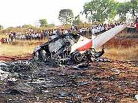 శిక్షణా విమానం కూలి ఇద్దరు మృతి