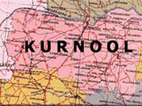అమ్మాయి గొంతు కోసిన ప్రేమోన్మాది