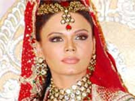 మాజీ బాయ్ ఫ్రెండ్ పై రాఖీ దయ