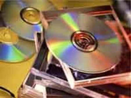 మగధీర పైరసీ సిడీల పట్టివేత