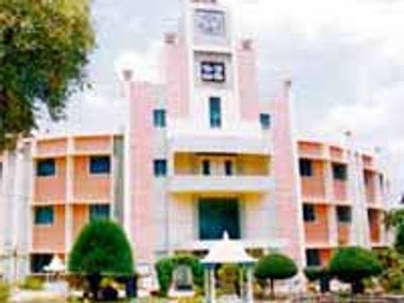 జర్నలిస్టులపైకి ఎస్సై కాల్పులు