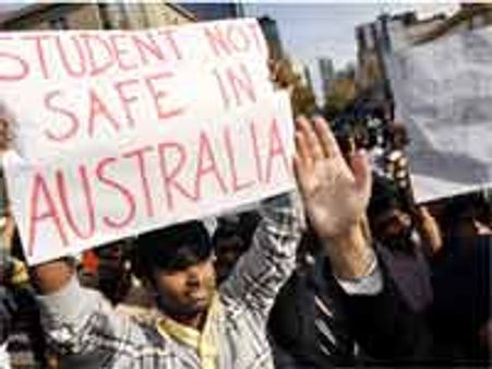 ఆసీస్ లో భారత క్యాబీపై దాడి