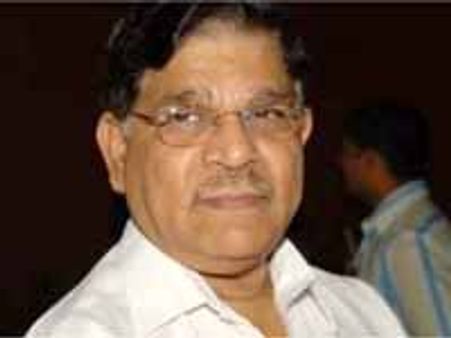 అల్లు ఇంటి వద్ద వంగపండు ధర్నా