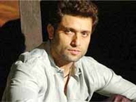 షైనీ అహుజాపై చార్జిషీట్ దాఖలు