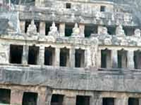 ఎస్పీ ఆఫీసు వద్ద రజియా నిరశన