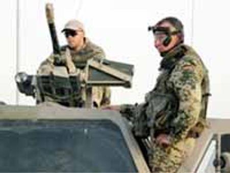 కర్జాయ్ ఇంటిపై రాకెట్ల దాడి