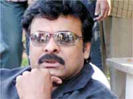 చిరంజీవికి విలన్లు!