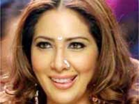 స్పానిస్ సింగర్ తో కిమ్ పెళ్లి?