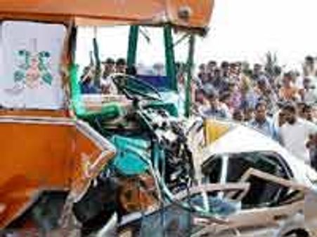 రోడ్డు ప్రమాదంలో ముగ్గురు మృతి
