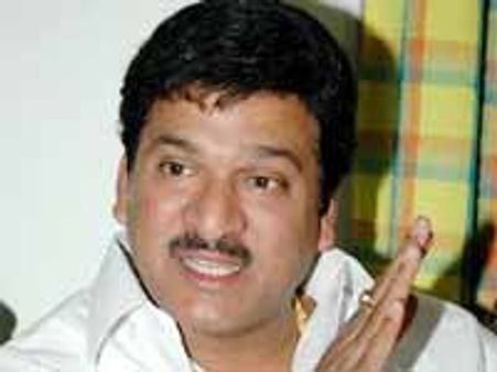 క్విక్ గన్ మురగన్ పై రెడ్ల గుర్రు