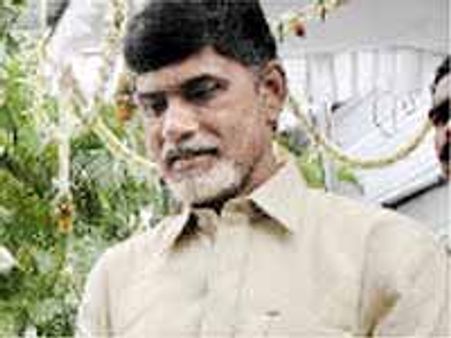 వైయస్ ఆడుకుంటున్నారు: బాబు