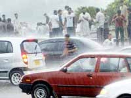 లోతట్టు ప్రాంతాలు జలమయం