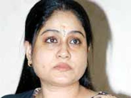 'రాములమ్మను తరిమి కొడ్తాం'