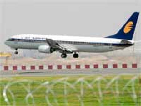 జెట్ ఎయిర్ వేస్ ఫ్లైట్లకు బ్రేక్ లు