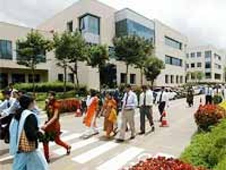 టెక్కీ భార్య కొడుకుతో ఆత్మహత్య