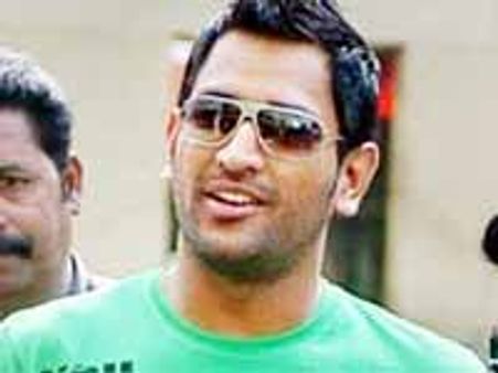 ధోనీకి యువీ భయం