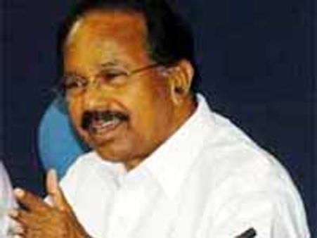 జగన్ రేసులో ఉన్నాడు: మొయిలీ