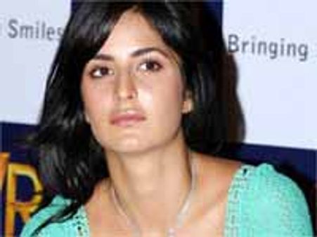 కత్రినాకు కౌగిలింతల కష్టాలు