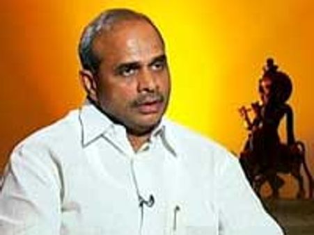 వైఎస్ పై 4 భాషల్లో కవితాసంకలనాలు