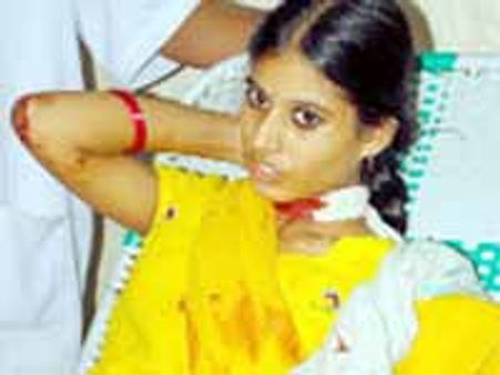 నాకు అప్పగిస్తే నరికేస్తా: అనూష