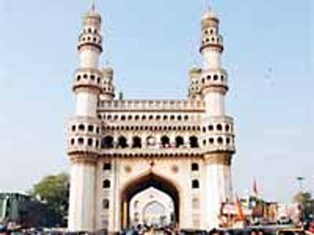 భార్యను నరికి భర్త ఆత్మహత్య