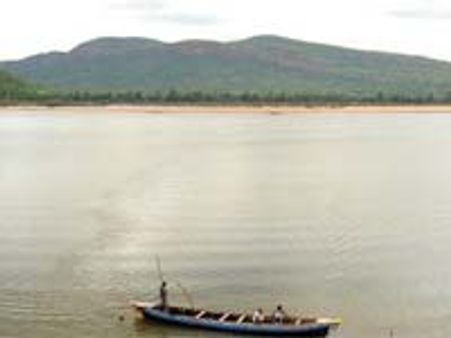 ఇద్దరు మృతి: ముగ్గురు గల్లంతు