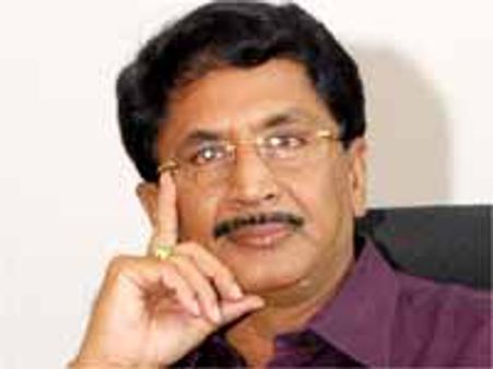 అనూషకు మురళీమోహన్ చేయూత