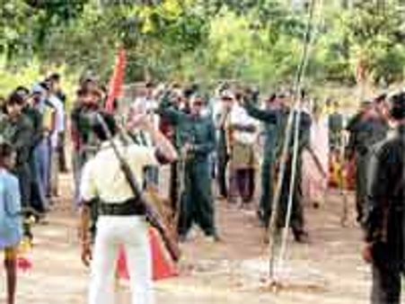 కాంగ్రెస్ నేతను చంపిన మావోలు