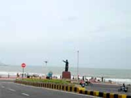 గాజువాకలో గోడ కూలి ఇద్దరు మృతి