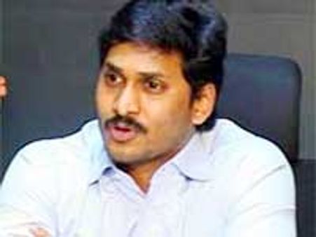 జగన్ మద్దతుదారుల వీరంగం