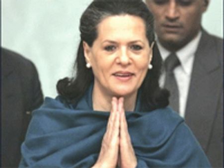 వరద భాదిత ప్రాంతాల్లో రేపు సోనియా పర్యటన