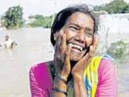 భయం గుప్పిట్లో దివిసీమ, బెజవాడ