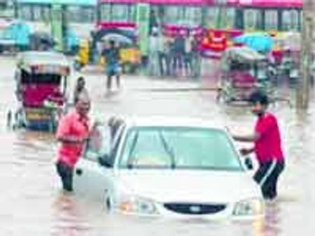 వరద గుప్పిట్లో గుంటూరు, నల్లగొండ